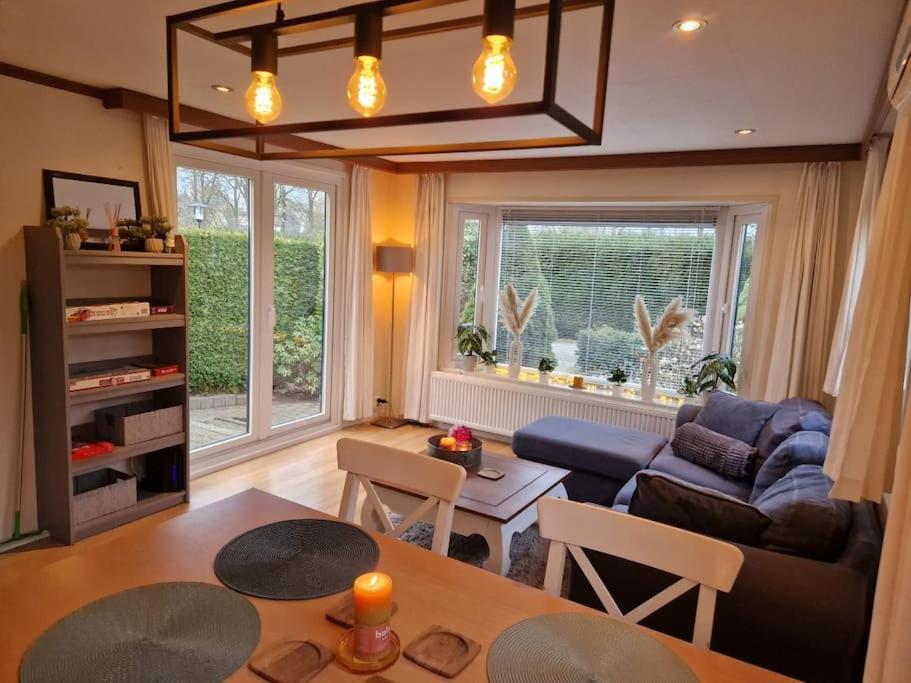 Chalet Voorzien Van Alle Gemakken In Een Bosrijke Omgeving Voorthuizen Buitenkant foto