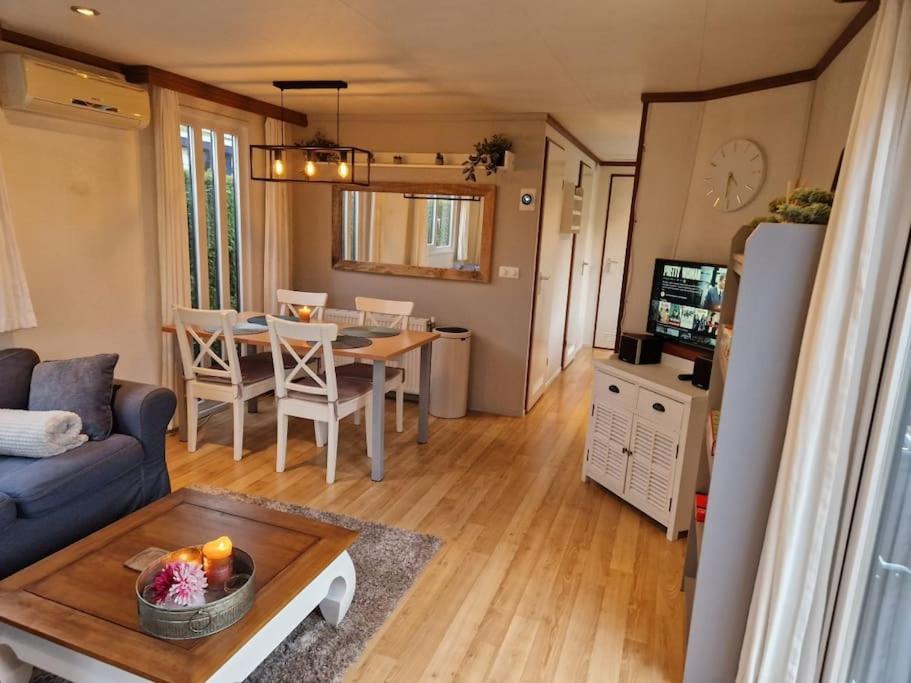 Chalet Voorzien Van Alle Gemakken In Een Bosrijke Omgeving Voorthuizen Buitenkant foto